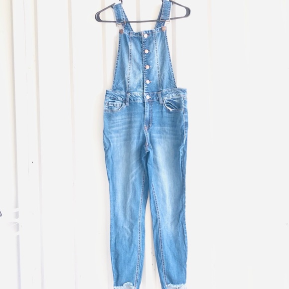 GUC✨ REFUGE women's medium blue jean denim overalls with criss cross back straps - Picture 2 of 13